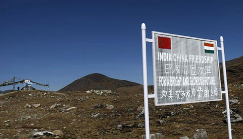चीन ने LAC पर पेंगोंग तक बनाई सड़क, भारतीय सेना ने तेज किया गश्त चीन ने LAC पर पेंगोंग तक बनाई सड़क, भारतीय सेना ने तेज किया गश्त