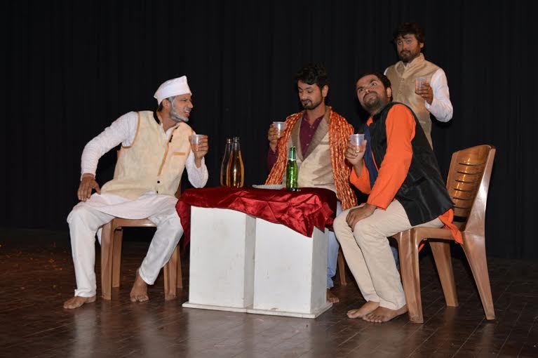 एक राजनीतिक व्यंग्य है 'नौटंकी राजा' एक राजनीतिक व्यंग्य है 'नौटंकी राजा'