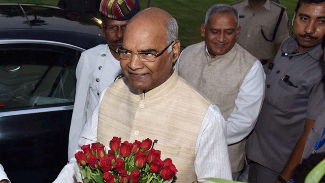 एनडीए के राष्ट्रपति पद के उम्मीदवार रामनाथ कोविंद को समर्थन दें या न दें इस पर शिवसेना करेगी बैठक एनडीए के राष्ट्रपति पद के उम्मीदवार रामनाथ कोविंद को समर्थन दें या न दें इस पर शिवसेना करेगी बैठक