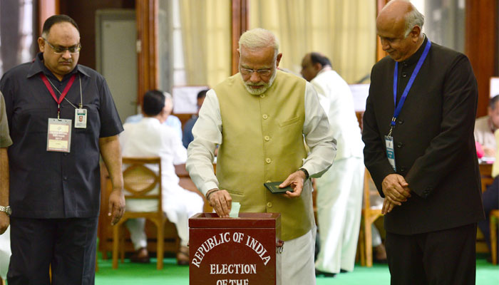 राष्ट्रपति चुनाव : वोटिंग समाप्त, पीएम मोदी, सोनिया और राहुल ने किया मतदान राष्ट्रपति चुनाव : वोटिंग समाप्त, पीएम मोदी, सोनिया और राहुल ने किया मतदान