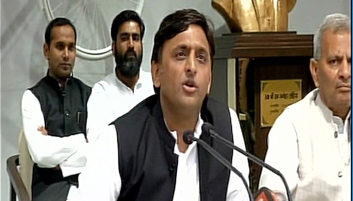 गोरखपुर हादसा: योगी सरकार पर बरसे अखिलेश, कहा- ऑक्सीजन की कमी से ही हुई बच्चों की मौत गोरखपुर हादसा: योगी सरकार पर बरसे अखिलेश, कहा- ऑक्सीजन की कमी से ही हुई बच्चों की मौत