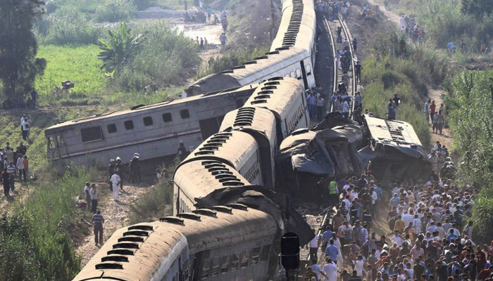 मिस्र में ट्रेनों की टक्कर में 44 की मौत, करीब 180 लोग घायल मिस्र में ट्रेनों की टक्कर में 44 की मौत, करीब 180 लोग घायल