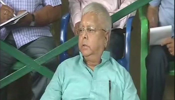 भागलपुर एनजीओ घोटाला: लालू ने की CBI जांच और सुशील मोदी को बर्खास्त करने की मांग की भागलपुर एनजीओ घोटाला: लालू ने की CBI जांच और सुशील मोदी को बर्खास्त करने की मांग की