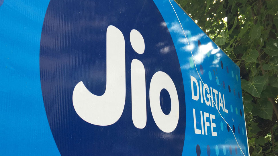 Jio का छप्परफाड़ प्लान: 1 साल तक 750GB डाटा और सबकुछ फ्री, लेकिन... Jio का छप्परफाड़ प्लान: 1 साल तक 750GB डाटा और सबकुछ फ्री, लेकिन...