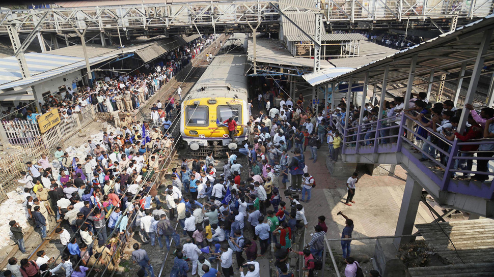 प्रकाश अंबेडकर ने महाराष्ट्र बंद वापस लेने की घोषणा की, रेल-सड़क यातायात हुआ प्रभावित