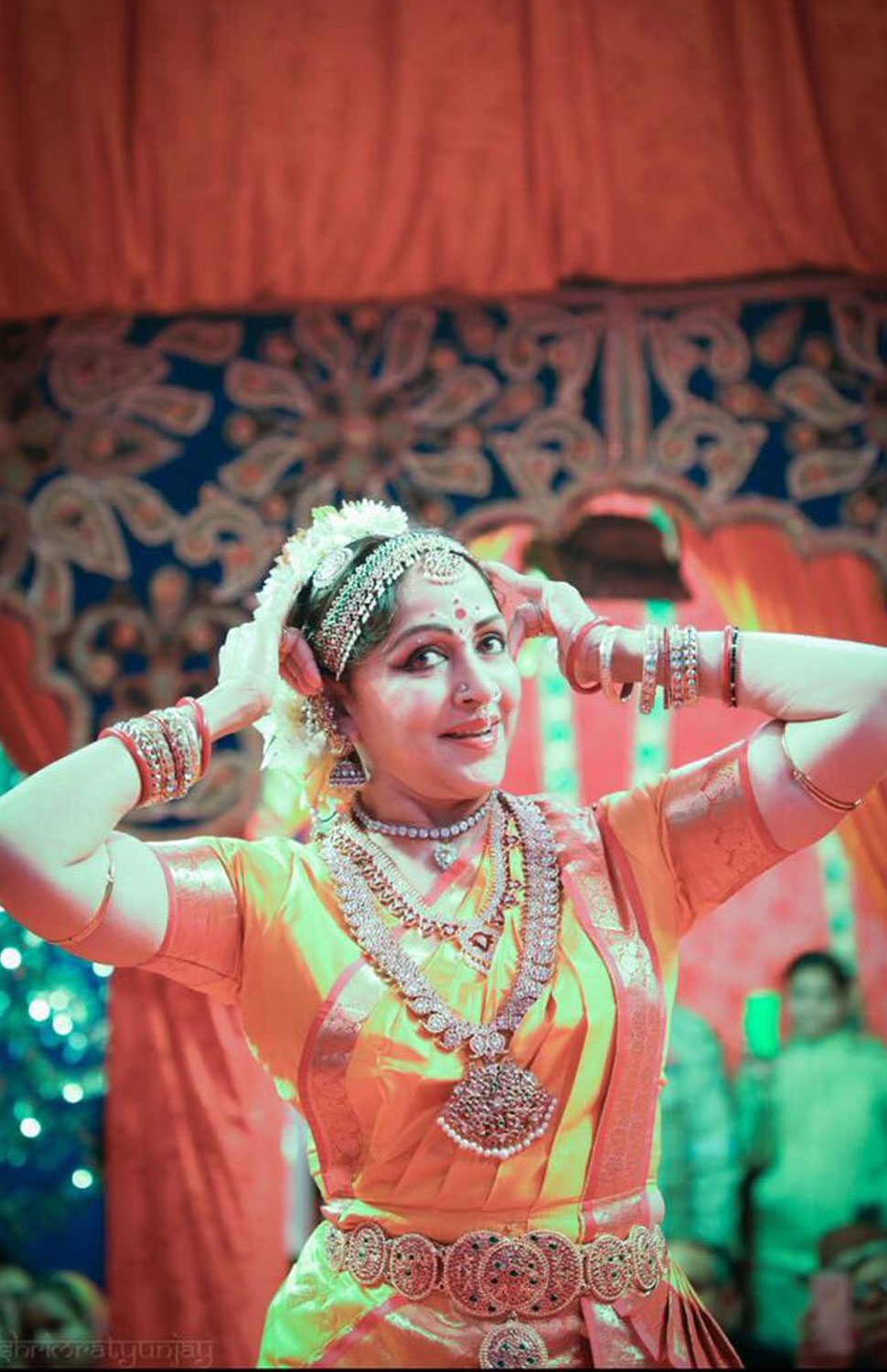 uttar pradesh hema malini dance at radha raman temple mathura