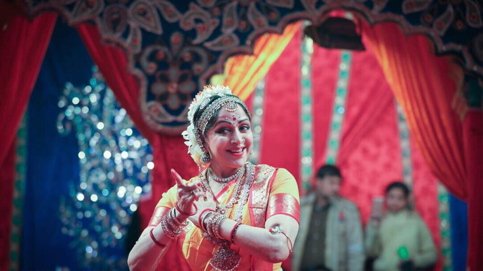 uttar pradesh hema malini dance at radha raman temple mathura