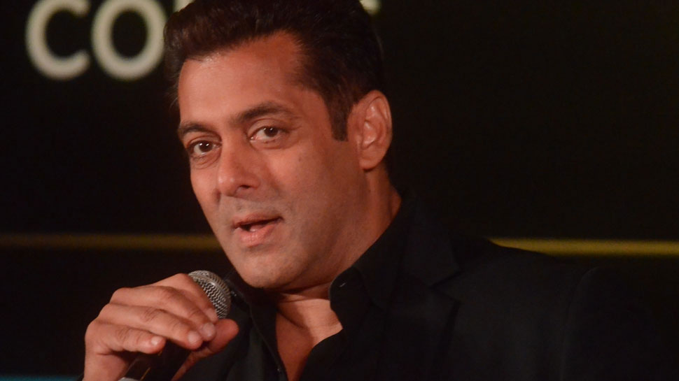 बिग बॉस 11: फिनाले में कुछ इस अंदाज में दिखेंगे सलमान खान, डिजाइनर का खुलासा बिग बॉस 11: फिनाले में कुछ इस अंदाज में दिखेंगे सलमान खान, डिजाइनर का खुलासा
