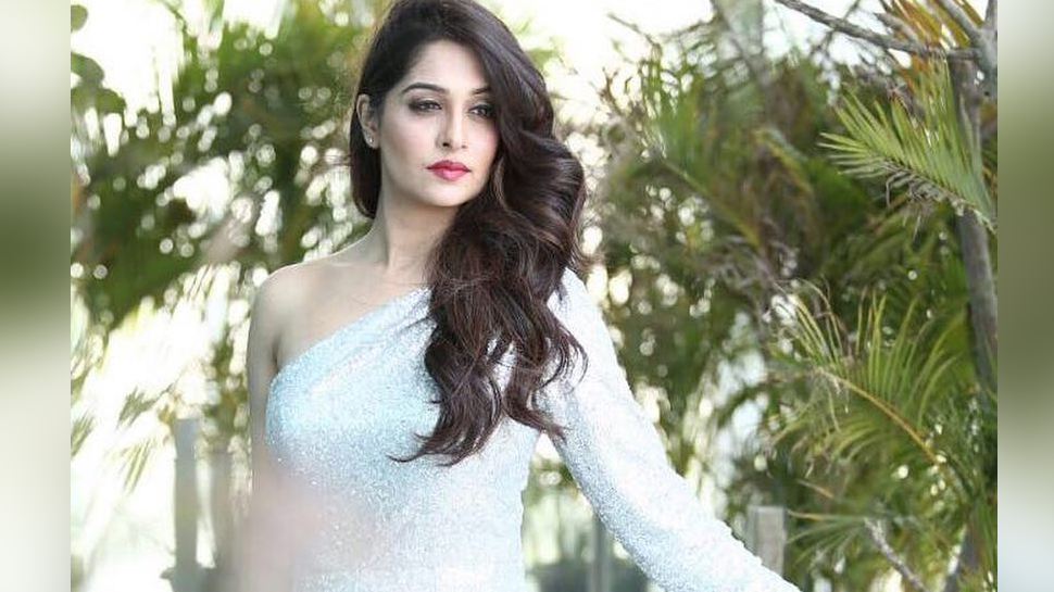 अंकिता लोखंडे और मौनी रॉय के बाद अब इस टीवी एक्ट्रेस के हाथ लगी यह बड़ी फिल्म अंकिता लोखंडे और मौनी रॉय के बाद अब इस टीवी एक्ट्रेस के हाथ लगी यह बड़ी फिल्म