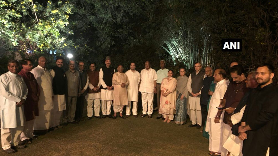 सोनिया की डिनर पार्टी पर बोले राहुल गांधी-राजनीति पर बात हुई और नजदीकियां बढ़ीं सोनिया की डिनर पार्टी पर बोले राहुल गांधी-राजनीति पर बात हुई और नजदीकियां बढ़ीं