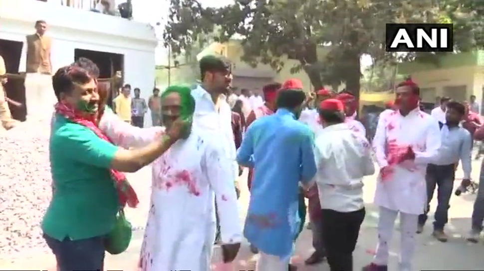 गोरखपुर-फूलपुर: सपा दफ्तर में लगे 'बुआ-भतीजा जिंदाबाद'...जिंदाबाद के नारे गोरखपुर-फूलपुर: सपा दफ्तर में लगे 'बुआ-भतीजा जिंदाबाद'...जिंदाबाद के नारे