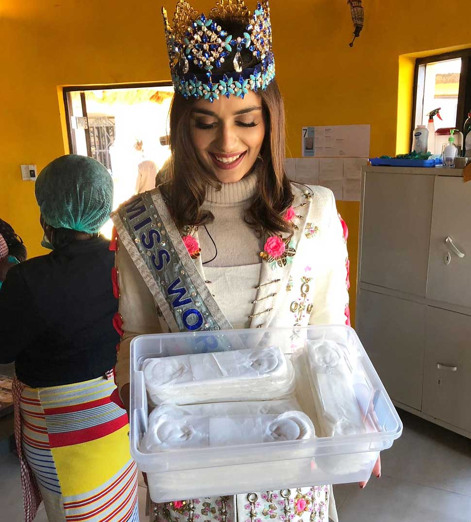 Manushi Chhillar Gives Her Tribute to Nelson Mandela in South Africa by making
