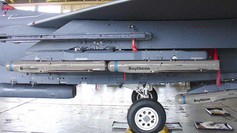 खराब मौसम में भी सटीक वार करेगा यह बम, कांपेंगे दुश्मन StormBreaker all weather bomb can targets despite poor weather condition