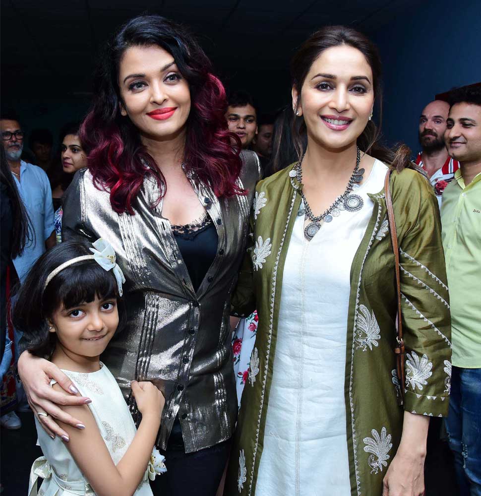 Fanney Khan Special Screening: Aishwarya Rai Bachchan gave Madhuri warm hug