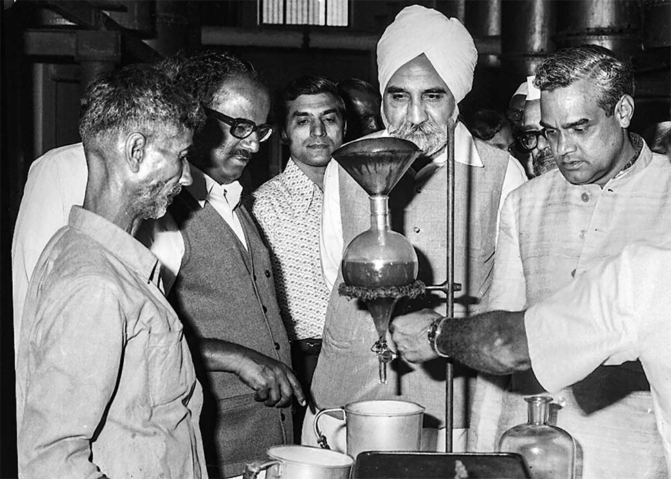 भारत छोड़ो आंदोलन में 23 दिन के लिए जेल भी गए know about atal bihari vajpayee's family