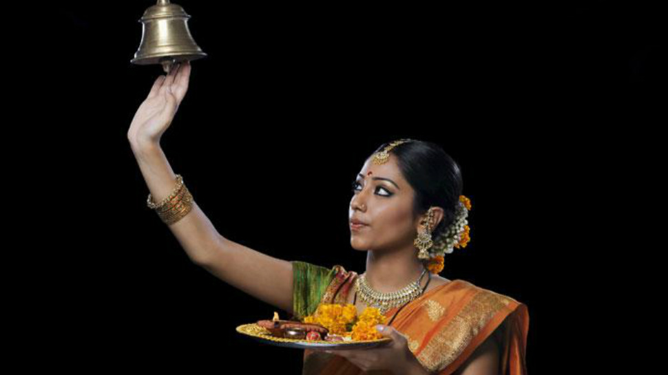 बुधवार को है सुहागिनों का खास पर्व तीज, जानिए क्या-क्या होता है इसमें खास know everything about teej that woman do for husband's long live