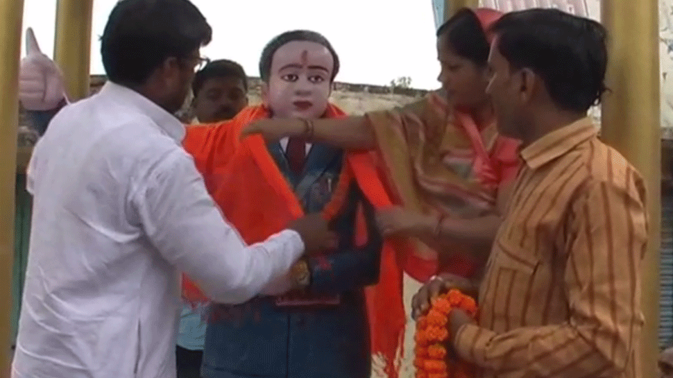 BJP MLA Sanju devi clean ambedkar statue by milk and wrafs saffron cloth in ambedkar nagar 