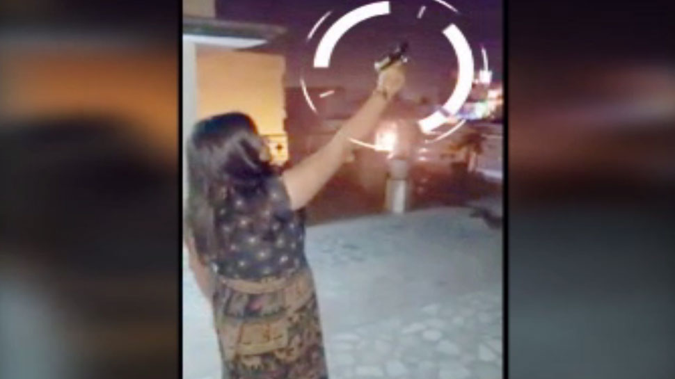 video viral of SP leader minor daughter who is Firing with rifle and pistol in Jhansi