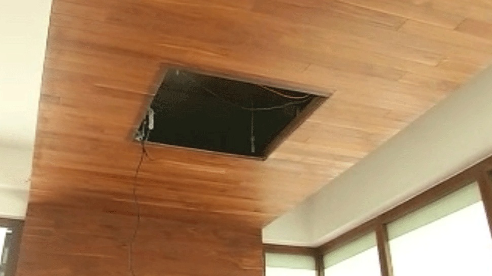 government bungalow of akhilesh yadav damage after his family vacates