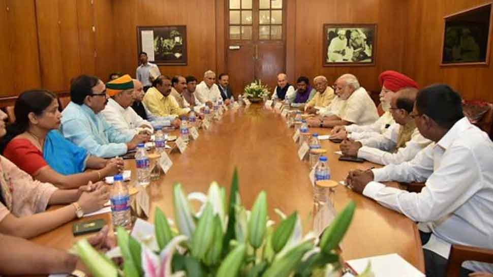 वाराणसी को क्योटो जैसा बनाने के लिए वहां डेरा जमाएगी पीएम मोदी की 'टीम 25' 25 union ministers will be soon to stay in varanasi for make it Kyoto