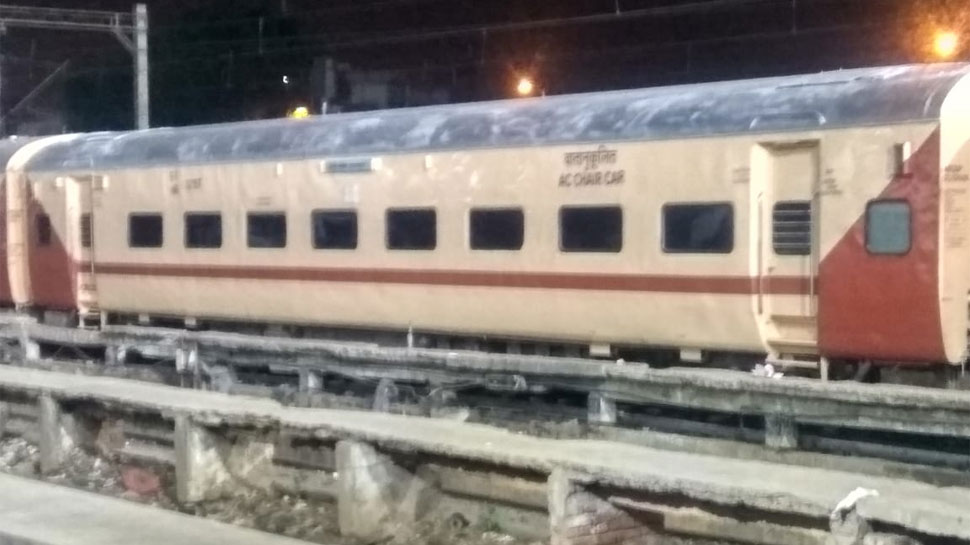 à¤­à¤¾à¤°à¤¤à¥à¤¯ à¤°à¥à¤²à¤µà¥, indian railway, coaches repaint, railway coaches new colour, à¤à¤à¤¡à¤¿à¤¯à¤¨ à¤°à¥à¤²à¤µà¥