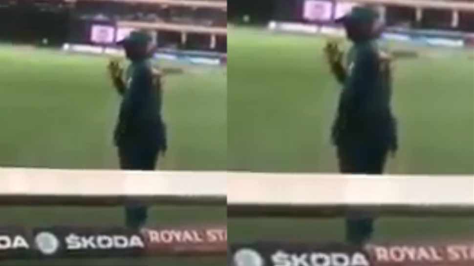 Viral video of fans and shoaib malik during india vs pakistan match in aisa cup 2018