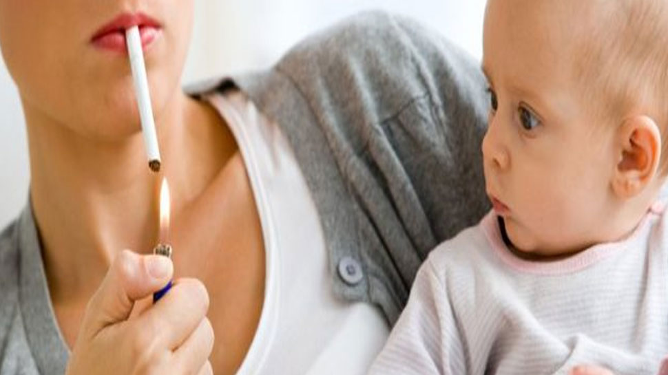 Breastfeeding mothers stay away from smoking स्तनपान कराने वाली मां