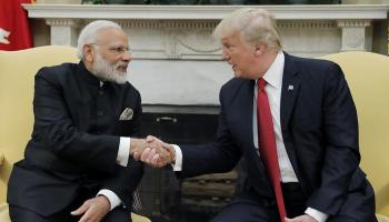 LIVE : ह्वाइट हाउस में PM मोदी का गर्मजोशी से स्वागत, ट्रंप बोले-महान PM का स्वागत करना सम्मान की बात LIVE : ह्वाइट हाउस में PM मोदी का गर्मजोशी से स्वागत, ट्रंप बोले-महान PM का स्वागत करना सम्मान की बात