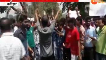 Polytechnic College students jam highway in Katihar Polytechnic College students jam highway in Katihar