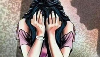 बिहार : छात्रा ने DEO पर लगाया छेड़छाड़ का आरोप, कार्रवाई नहीं होने पर सुसाइड की धमकी बिहार : छात्रा ने DEO पर लगाया छेड़छाड़ का आरोप, कार्रवाई नहीं होने पर सुसाइड की धमकी