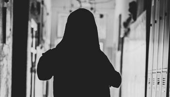 बिहार में पिता ने ही किया बेटी से बलात्कार, पीड़िता ने की खुदकुशी बिहार में पिता ने ही किया बेटी से बलात्कार, पीड़िता ने की खुदकुशी