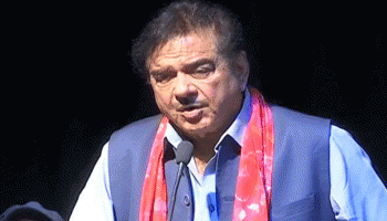 शत्रुघ्न सिन्हा ने की 'तेजस्वी' तारीफ, कहा बिहार का इकलौता चेहरा है तेजस्वी यादव शत्रुघ्न सिन्हा ने की 'तेजस्वी' तारीफ, कहा बिहार का इकलौता चेहरा है तेजस्वी यादव