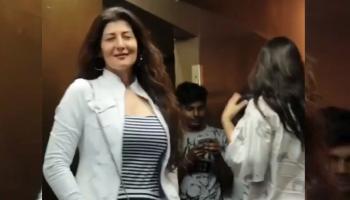 VIDEO: रेस 3 के ट्रेलर लॉन्च में सलमान खान की इस एक्स गर्लफ्रेंड पर टिकीं थी सबकी निगाहें VIDEO: रेस 3 के ट्रेलर लॉन्च में सलमान खान की इस एक्स गर्लफ्रेंड पर टिकीं थी सबकी निगाहें