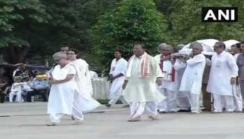 कल हरिद्वार में अटल जी की अस्थियां की जाएंगी विसर्जित, BJP का शीर्ष नेतृत्व भी रहेगा मौजूद कल हरिद्वार में अटल जी की अस्थियां की जाएंगी विसर्जित, BJP का शीर्ष नेतृत्व भी रहेगा मौजूद