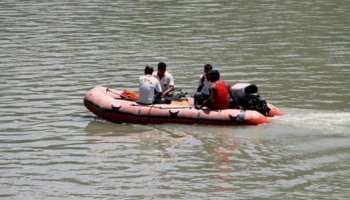 बीजापुरः इंद्रावती नदी में नाव पलटने से 1 साल के मासूम सहित 4 महिलाएं बहीं बीजापुरः इंद्रावती नदी में नाव पलटने से 1 साल के मासूम सहित 4 महिलाएं बहीं