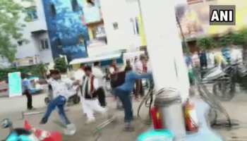 मध्यप्रदेश में 'भारत बंद' के दौरान हिंसक प्रदर्शन, कांग्रेस कार्यकर्ताओं ने की तोड़फोड़ मध्यप्रदेश में 'भारत बंद' के दौरान हिंसक प्रदर्शन, कांग्रेस कार्यकर्ताओं ने की तोड़फोड़