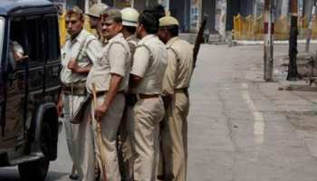 उज्जैन: गणेश चतुर्थी पंडाल में हुआ दो पक्षों में विवाद के बाद पथराव, पुलिस बल तैनात उज्जैन: गणेश चतुर्थी पंडाल में हुआ दो पक्षों में विवाद के बाद पथराव, पुलिस बल तैनात