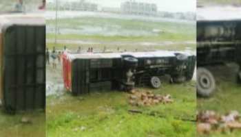 सुपौलः 59 यात्रियों से भरी बस खाई में पलटी, एक लड़की की मौत सुपौलः 59 यात्रियों से भरी बस खाई में पलटी, एक लड़की की मौत