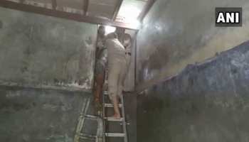 गाजियाबाद में अचार फैक्ट्री के एसिड टैंक में गिरकर तीन लोगों की मौत गाजियाबाद में अचार फैक्ट्री के एसिड टैंक में गिरकर तीन लोगों की मौत