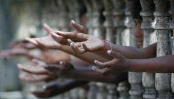 झारखंड : नौकरी के नाम पर दलाल ने युवकों को हिमाचल में बेचा, 20 हजार में की सौदेबाजी झारखंड : नौकरी के नाम पर दलाल ने युवकों को हिमाचल में बेचा, 20 हजार में की सौदेबाजी