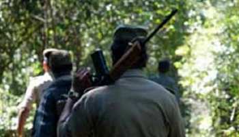 पलामू पुलिस को मिली बड़ी सफलता, इनामी नक्सली सहित 4 गिरफ्तार पलामू पुलिस को मिली बड़ी सफलता, इनामी नक्सली सहित 4 गिरफ्तार