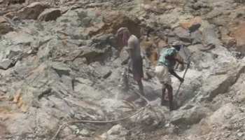 बोकारो : पत्थरों का अवैध खनन करनेवालों की चांदी, धड़ल्ले से चल रहा कारोबार बोकारो : पत्थरों का अवैध खनन करनेवालों की चांदी, धड़ल्ले से चल रहा कारोबार