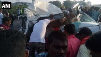 राजनांदगांवः सड़क हादसे का शिकार हुई कार, एक ही परिवार के 10 लोगों की मौत राजनांदगांवः सड़क हादसे का शिकार हुई कार, एक ही परिवार के 10 लोगों की मौत