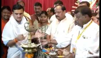 दुर्गा पूजा के रंग में रंगा रांची, पंडालों के पट खुलने के बाद उमड़ रही लोगों की भीड़ दुर्गा पूजा के रंग में रंगा रांची, पंडालों के पट खुलने के बाद उमड़ रही लोगों की भीड़