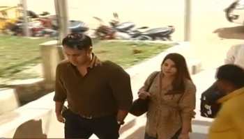 लालू यादव से मिलने पहुंची बेटी रोहिणी और चंदा, दामाद ने भी की मुलाकात लालू यादव से मिलने पहुंची बेटी रोहिणी और चंदा, दामाद ने भी की मुलाकात