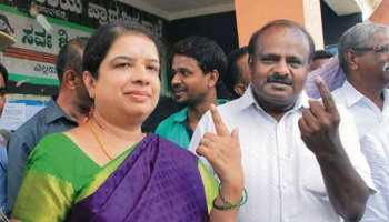 Karnataka By Election 2018: BJP प्रत्याशी के सहयोग से CM की पत्नी जीतीं, जामखंडी में भी पैर नहीं जमा पाई BJP Karnataka By Election 2018: BJP प्रत्याशी के सहयोग से CM की पत्नी जीतीं, जामखंडी में भी पैर नहीं जमा पाई BJP