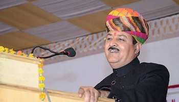 राजस्थान: टिकट को लेकर भवानी सिंह की मुश्किलें बढ़ीं, विवादित बयानों के कारण बीजेपी बैकफुट पर राजस्थान: टिकट को लेकर भवानी सिंह की मुश्किलें बढ़ीं, विवादित बयानों के कारण बीजेपी बैकफुट पर