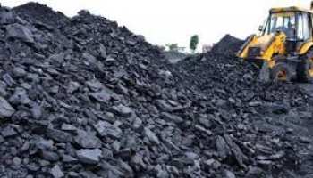 बोकारो: बेरमों में आग लगने से जलकर राख हो रहा करोड़ों का कोयला, लापरवाही आई सामने बोकारो: बेरमों में आग लगने से जलकर राख हो रहा करोड़ों का कोयला, लापरवाही आई सामने
