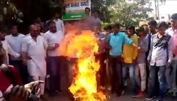 राजस्थान चुनाव: टिकट को लेकर कांग्रेस कार्यकर्ताओं का विरोध जारी, कार्यालय में की तोड़फोड़ राजस्थान चुनाव: टिकट को लेकर कांग्रेस कार्यकर्ताओं का विरोध जारी, कार्यालय में की तोड़फोड़