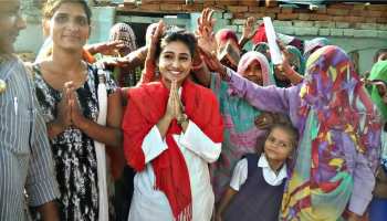 'ये रिश्ता क्या...' की एक्ट्रेस गांव-गांव जाकर मांग रही हैं वोट, MP इलेक्शन में खड़े हैं भाई 'ये रिश्ता क्या...' की एक्ट्रेस गांव-गांव जाकर मांग रही हैं वोट, MP इलेक्शन में खड़े हैं भाई